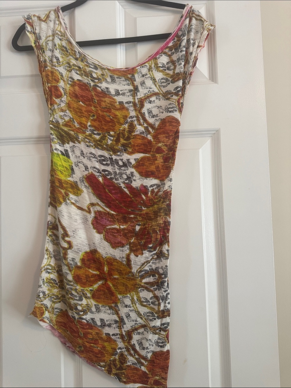 Desigual Floral Scoop-Neck Women’s Top in Fuchsia and Cream - Picture 5 of 7